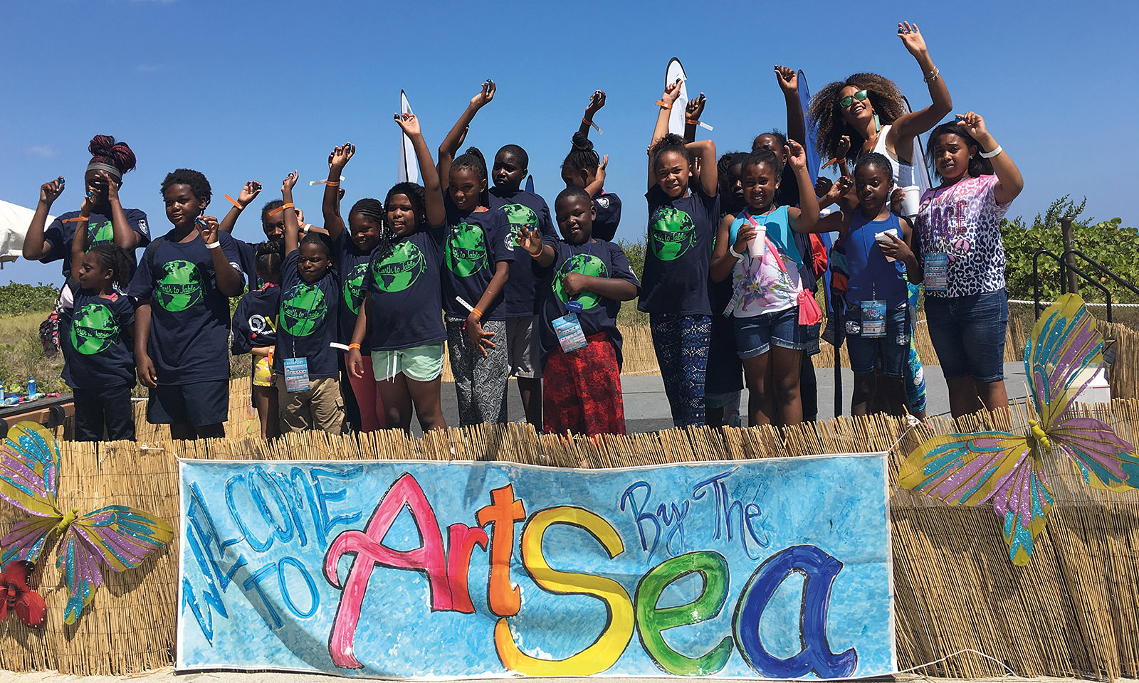 danni washington with a group of kids at art by the sea