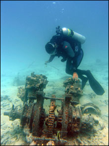 Maritime archaeologist Hans Van Tilburg 
investigates a windlass at an unknown wrecksite at Pearl and Hermes Atoll.