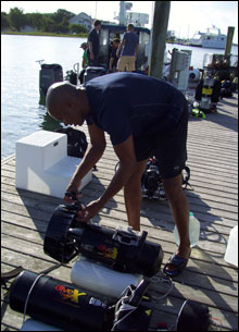 Mauritius Bell (Georgia Aquarium) readies his equipment