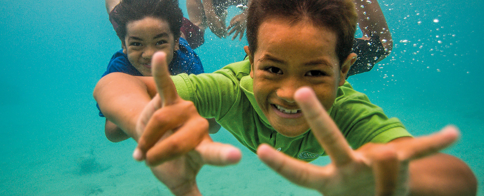 kids swimming underwater