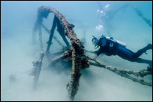Parts of the rotating crane at the Waimanalo training site, the submerged landing ruins on O`ahu.  T Casserley/NOAA ONMS