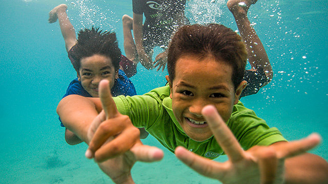 children swimming under water