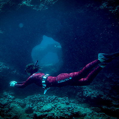 freediver exploring caves