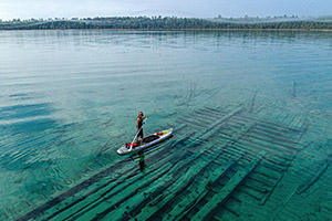 paddle boarder over the wreck of the albany