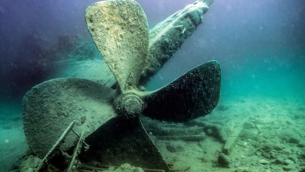 Shipwreck propellor at the bottom of the ocean