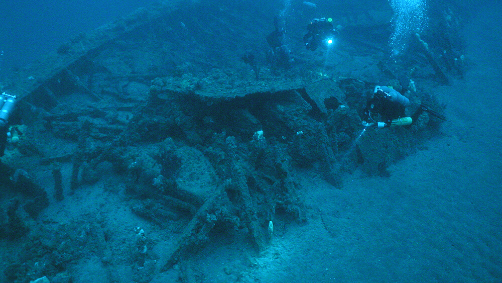 divers explore the wreck of uss monitor