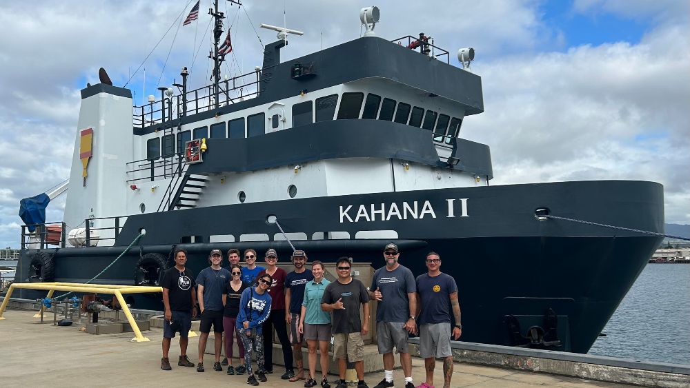 Researchers part of the 23-day Chondria mission posing infront of the Kahana II