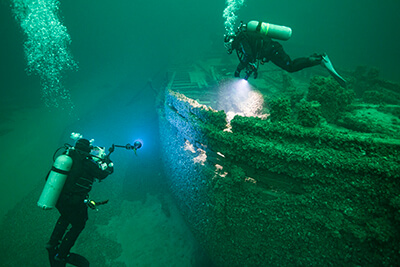 divers examing the bow of the St.Peter