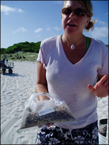 Monk seal biologist, Tracy Wurth, discusses the importance of seal scat with the educators.