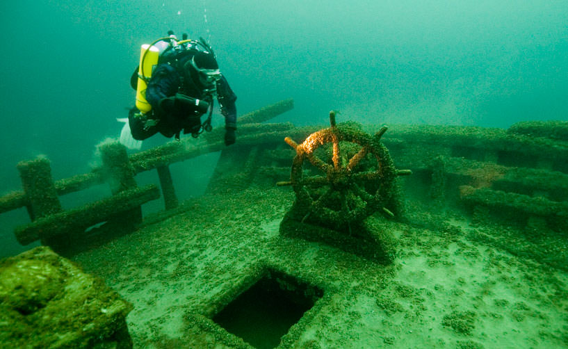 Photo of a diver and shipwreck in thunder bay