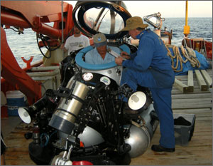 Steve Gittings is doing a pre-dive check with Jeff Heaton on Nuytco to make sure all the systems are operating and to review launch, retrieval and emergency procedures.