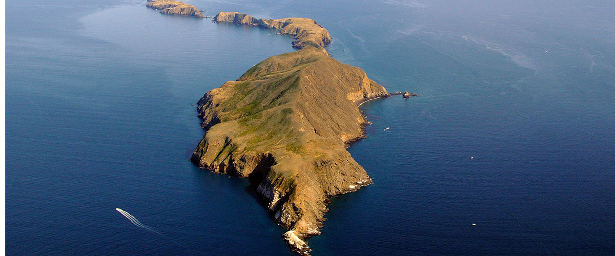 photo of channel islands and the ocean