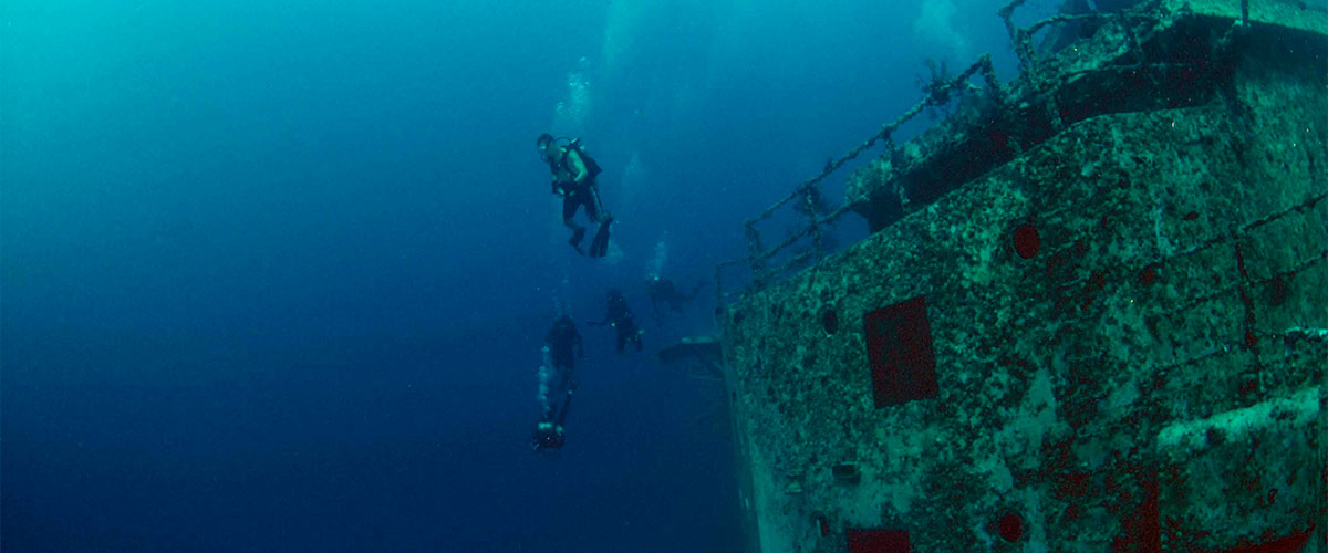 photo of a diver and the USS spiegel grove