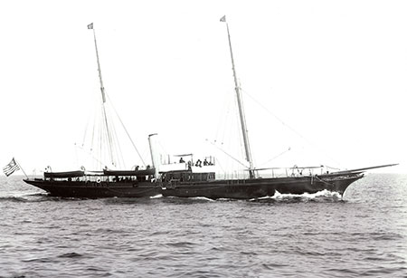 photo of Ituna underway at sea