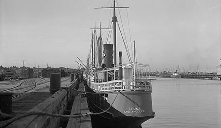 photo of ituna docked showing the stern